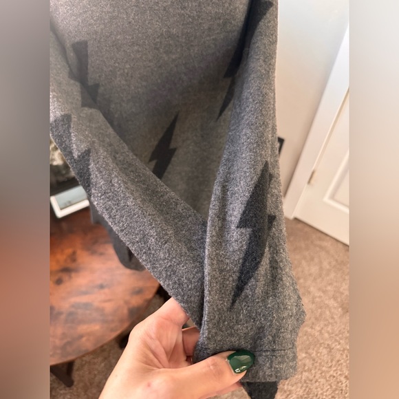 Mystree Hacci Pullover. - Picture 6 of 9